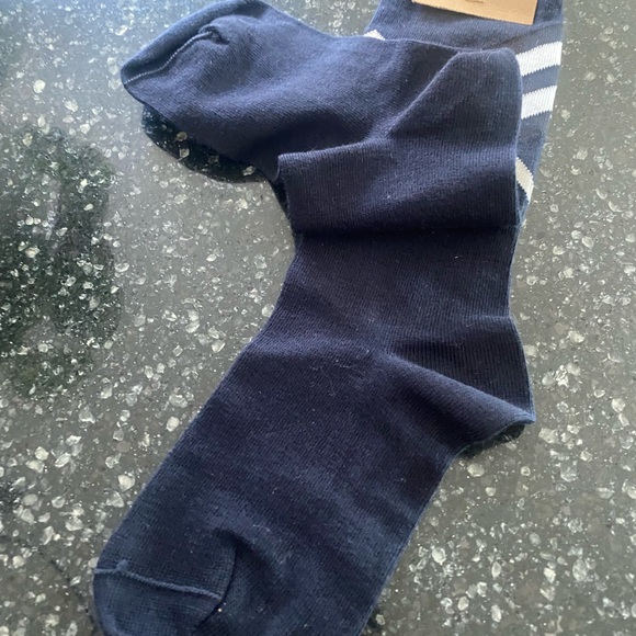 NEW BURBERRY KIDS CHEVRON NAVY BLUE WHITE SIZE M 30-32 SOCK - Picture 4 of 4